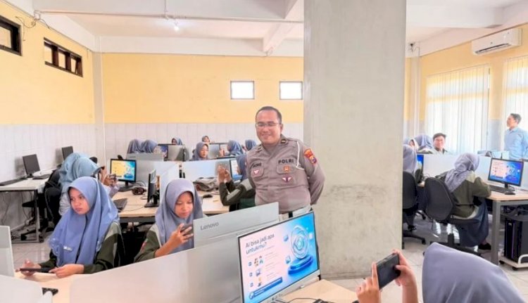 Bekali Pelajar Hadapi Era Digital, Polresta Sidoarjo Sosialisasikan Pemahaman dan Etika AI di SMK YPM 8