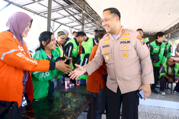 Bangun Sinergi, Kapolres Gresik Gelar Dialog Interaktif dan Bagi Bansos ke Driver Ojol