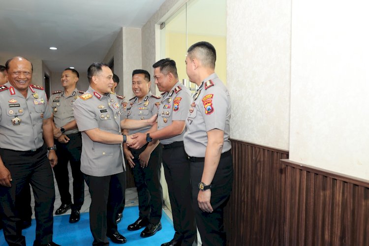 Keluarga Besar Polda Jatim Lepas Irjen Pol. Pasma Royce Emban Amanah sebagai Kapolda Bali